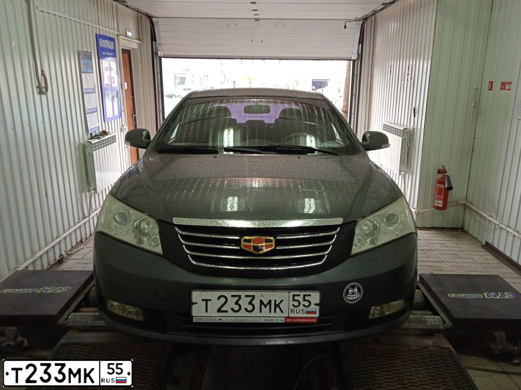 Фото автомобиля GEELY EMGRAND, 2014 — госномер У641РМ72. Цвет: СЕРЫЙ