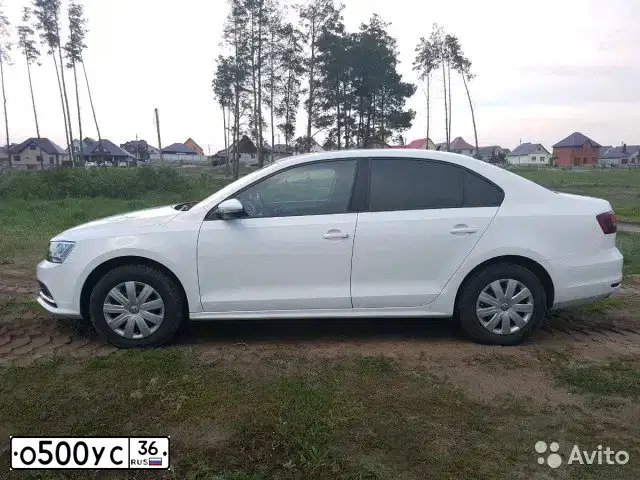 Фото автомобиля TOYOTA CAMRY, 2019 — госномер Р828ЕО136. Цвет: ЧЕРНЫЙ МЕТАЛЛИК
