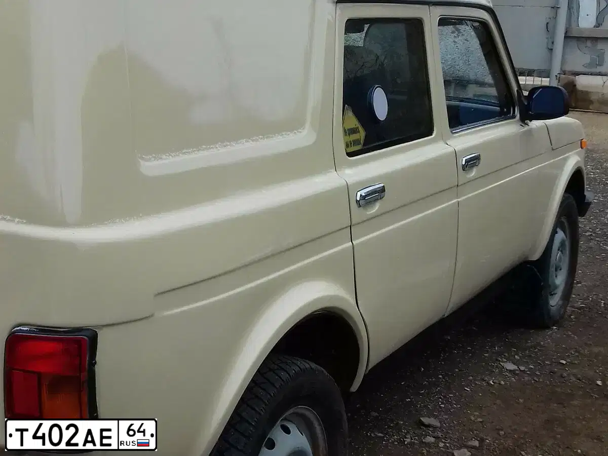 Фото автомобиля LADA 2121 NIVA, 2010 — госномер Е171ЕК164. Цвет: БЕЖЕВЫЙ