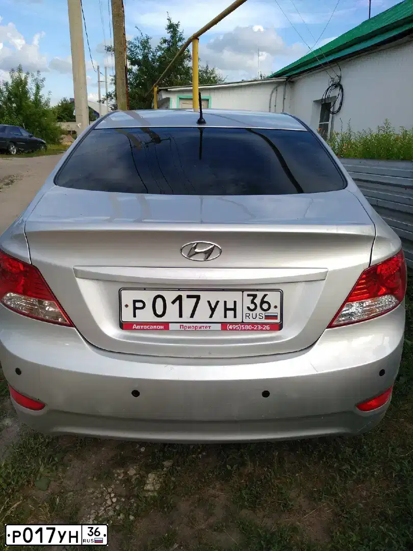 Фото автомобиля HYUNDAI SOLARIS, 2012 — госномер Р017УН36. Цвет: Серебристый
