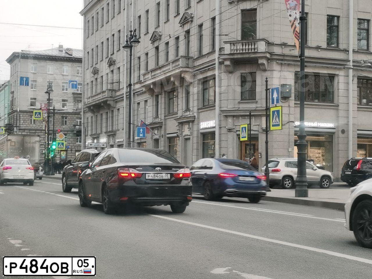Фото автомобиля TOYOTA CAMRY, 2016 — госномер К925ВА147. Цвет: ЧЕРНЫЙ МЕТАЛЛИК
