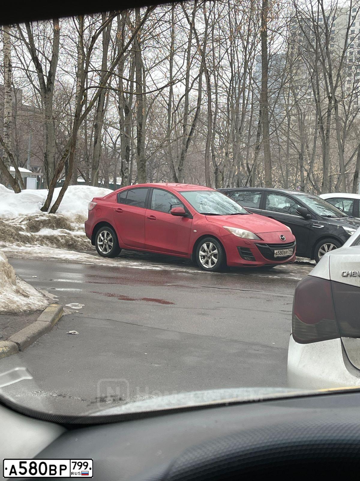 Фото автомобиля MAZDA 3, 2010 — госномер А580ВР799. Цвет: Красный