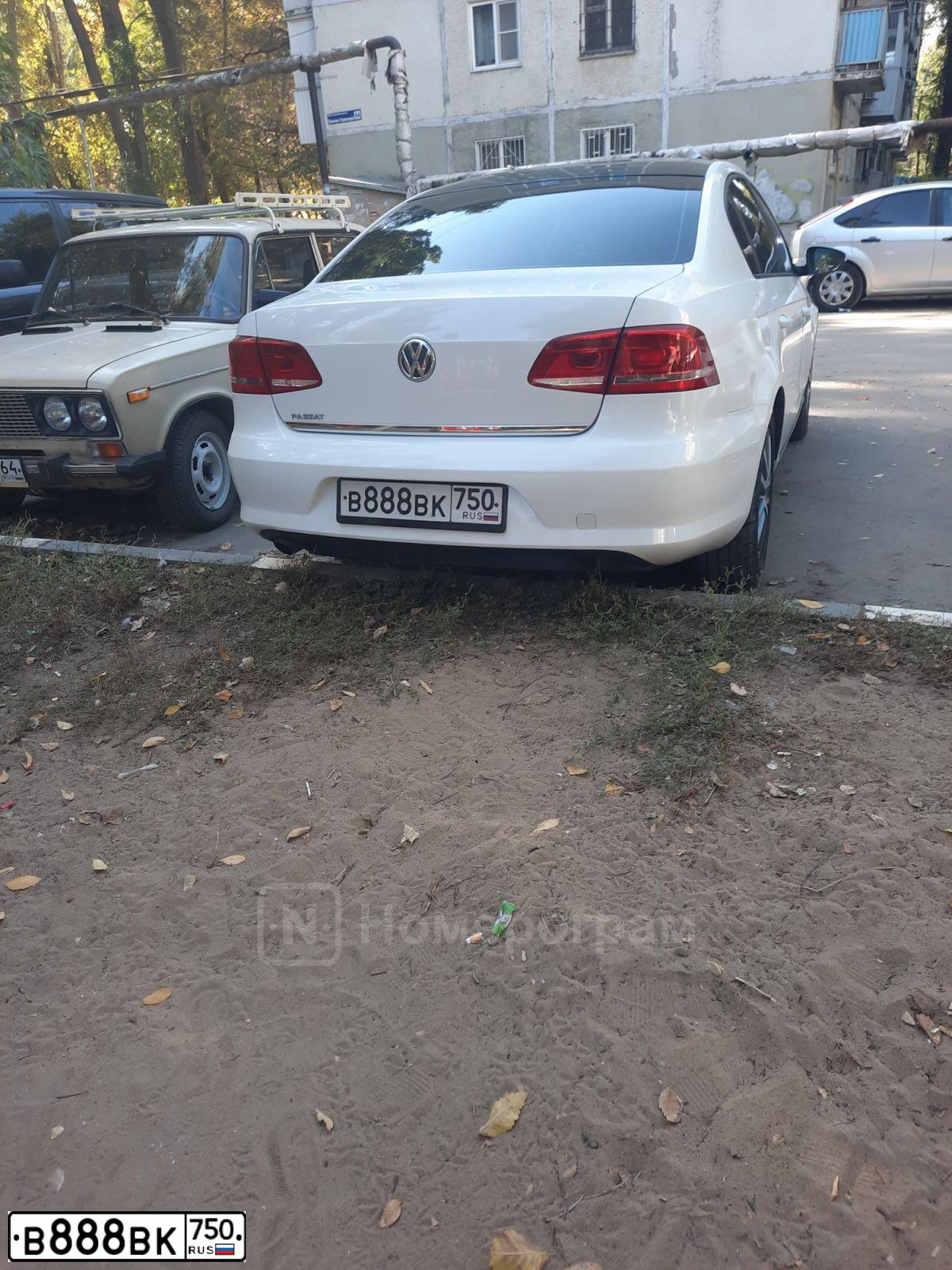 Фото автомобиля VOLKSWAGEN PASSAT, 2011 — госномер В888ВК750. Цвет: БЕЛЫЙ