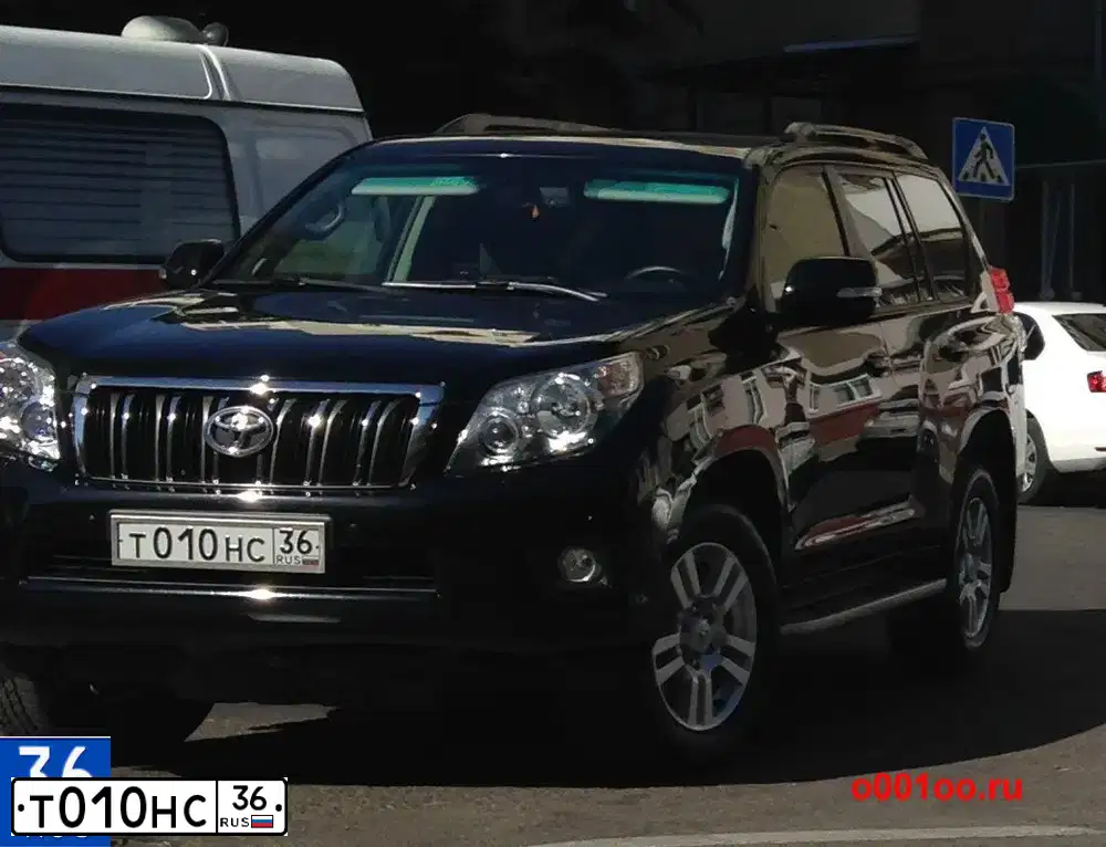 Фото автомобиля TOYOTA LANDCRUISER, 2013 — госномер Т010НС36. Цвет: ЧЕРНЫЙ