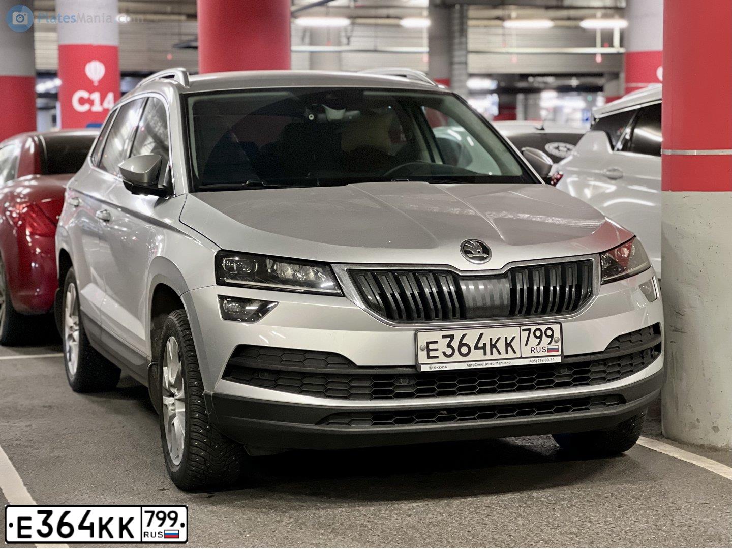 Фото автомобиля SKODA KAROQ, 2022 — госномер Е364КК799. Цвет: СЕРЫЙ