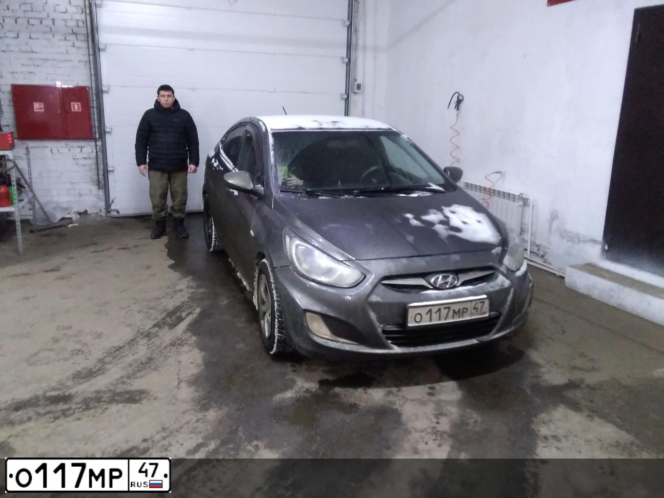 Фото автомобиля HYUNDAI SOLARIS, 2013 — госномер С167ВА977. Цвет: ЧЕРНЫЙ-СЕРЫЙ