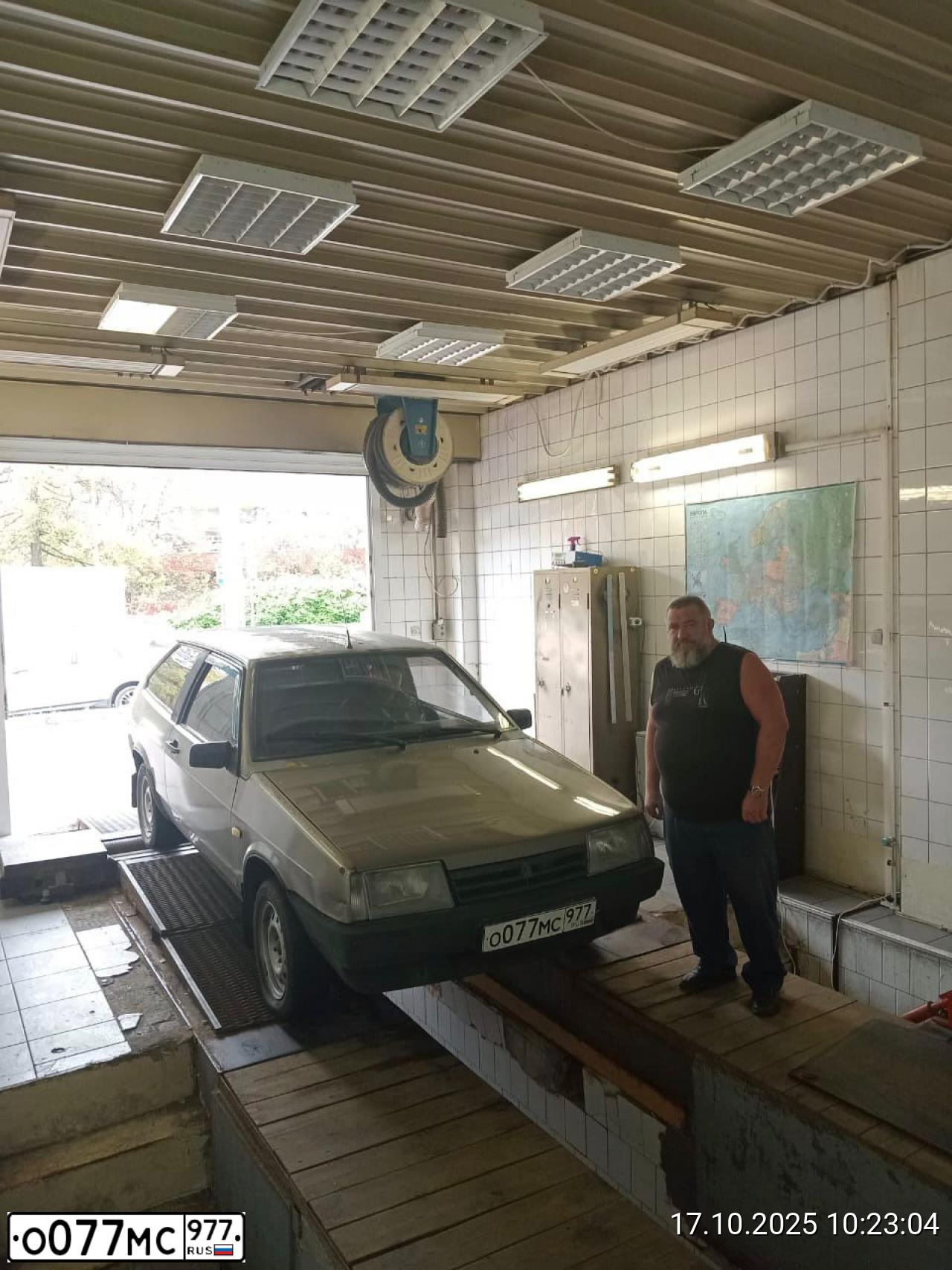 Фото автомобиля LADA 2108 SAMARA, 2002 — госномер О077МС977. Цвет: СЕРО-ЗЕЛЕНЫЙ