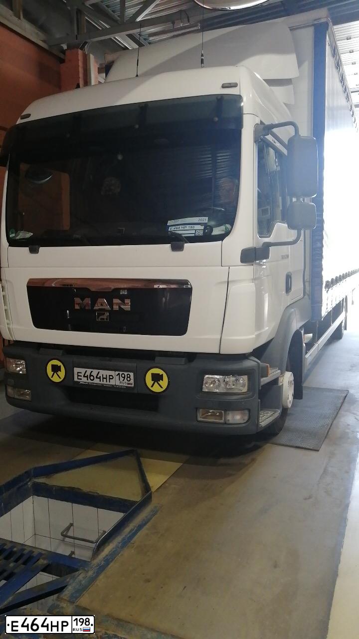 Фото автомобиля MAN TGL 12.250 4X2 BL, 2012 — госномер Е464НР198. Цвет: БЕЛЫЙ