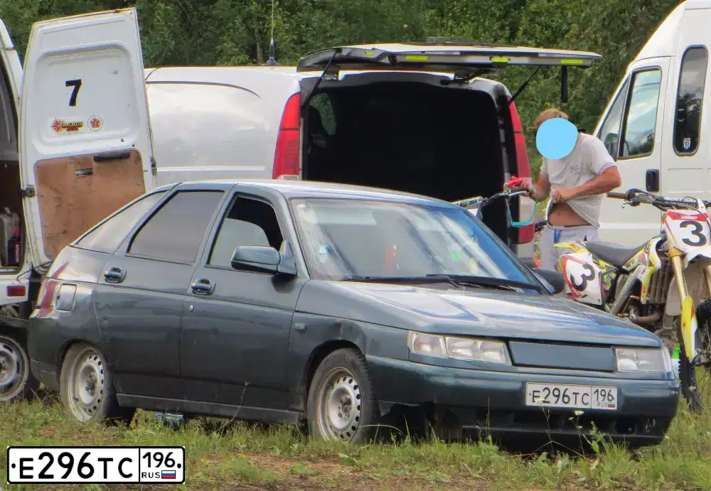 Фото автомобиля LADA 2112, 2006 — госномер Х560ХЕ96. Цвет: СЕРО-СИНЕ-ЗЕЛЕНЫЙ