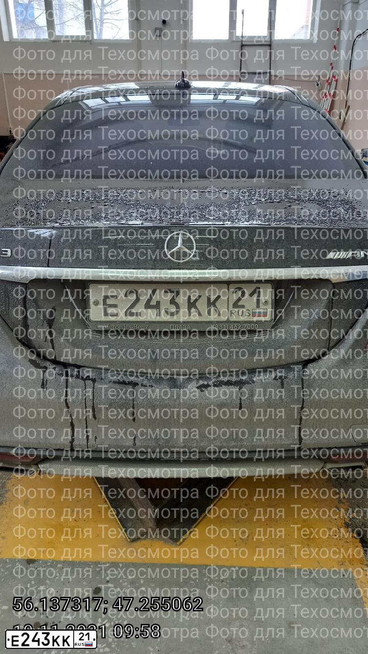 Фото автомобиля MERCEDES S-KLASSE, 2014 — госномер Е243КК21. Цвет: ЧЕРНО-КРАСНЫЙ