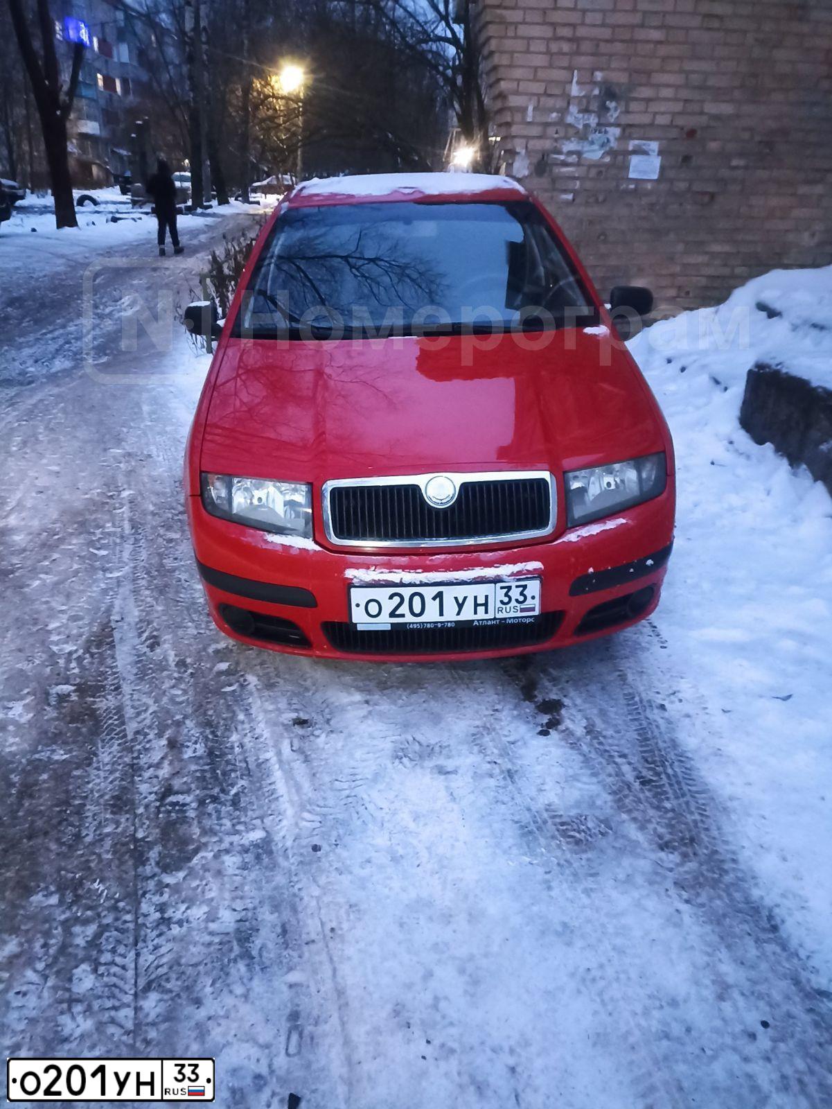 Фото автомобиля SKODA FABIA, 2006 — госномер О201УН33. Цвет: Красный
