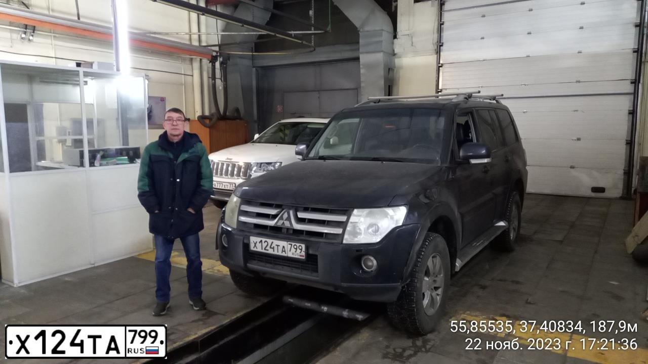 Фото автомобиля MITSUBISHI PAJERO, 2007 — госномер С154СС190. Цвет: ЧЕРНЫЙ