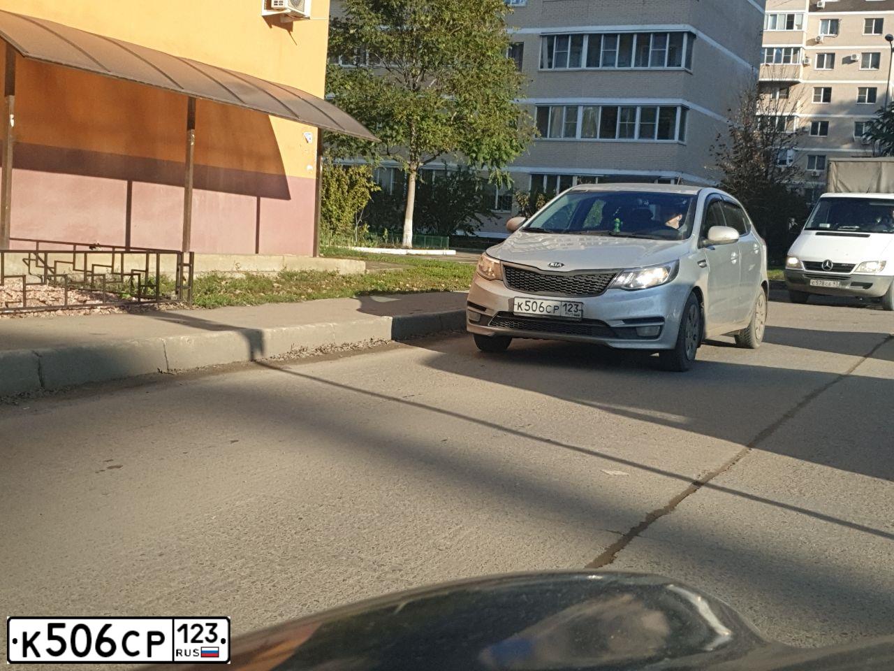 Фото автомобиля KIA RIO, 2016 — госномер М192ТУ193. Цвет: СЕРЕБРИСТЫЙ