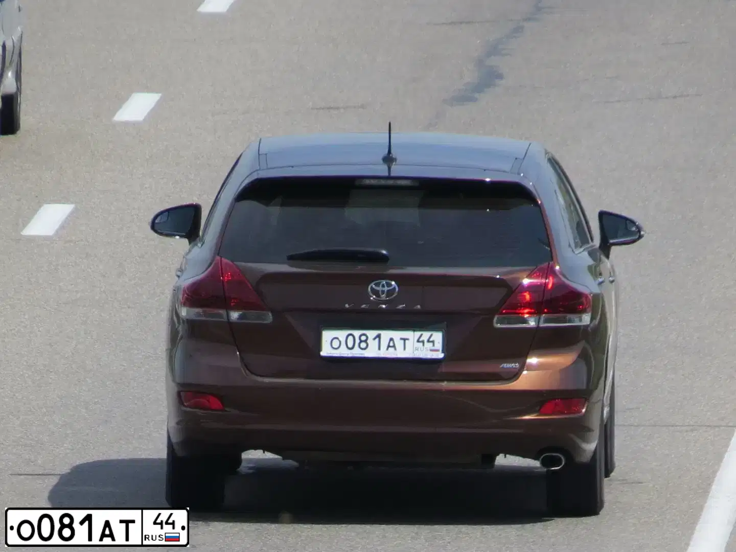 Фото автомобиля TOYOTA VENZA, 2013 — госномер О081АТ44. Цвет: ТЕМНО-КОРИЧНЕВЫЙ