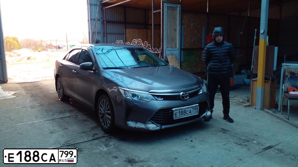 Фото автомобиля TOYOTA CAMRY, 2016 — госномер А150НЕ750. Цвет: СЕРЫЙ МЕТАЛЛИК
