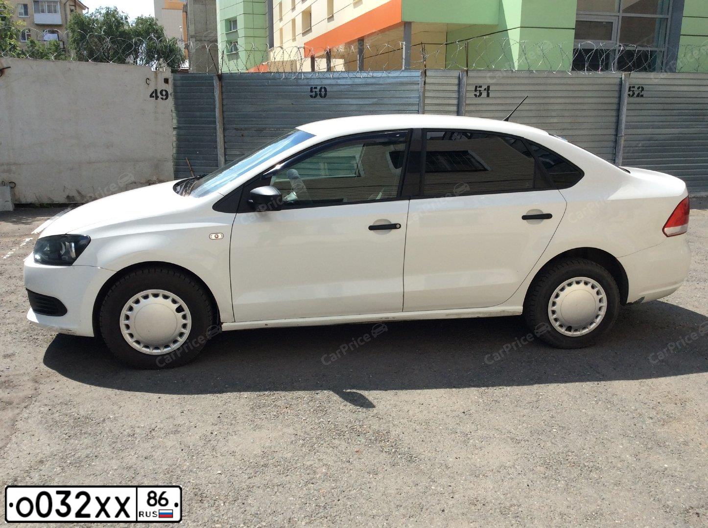 Фото автомобиля VOLKSWAGEN POLO, 2013 — госномер О032ХХ86. Цвет: Белый