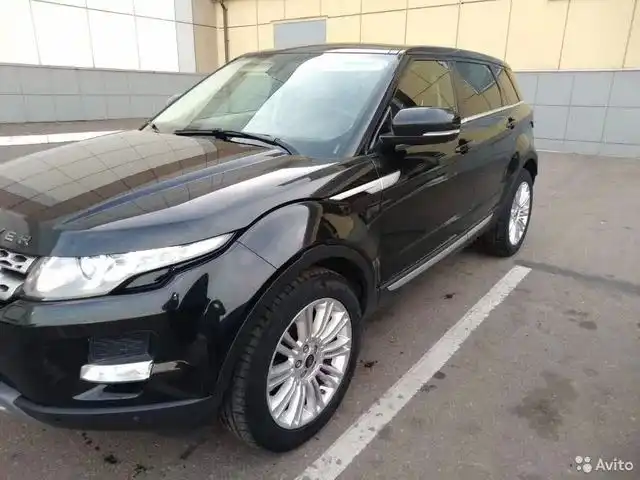 Фото автомобиля LAND ROVER RANGE ROVER EVOQUE, 2012 — госномер М013СУ18. Цвет: ЧЕРНЫЙ