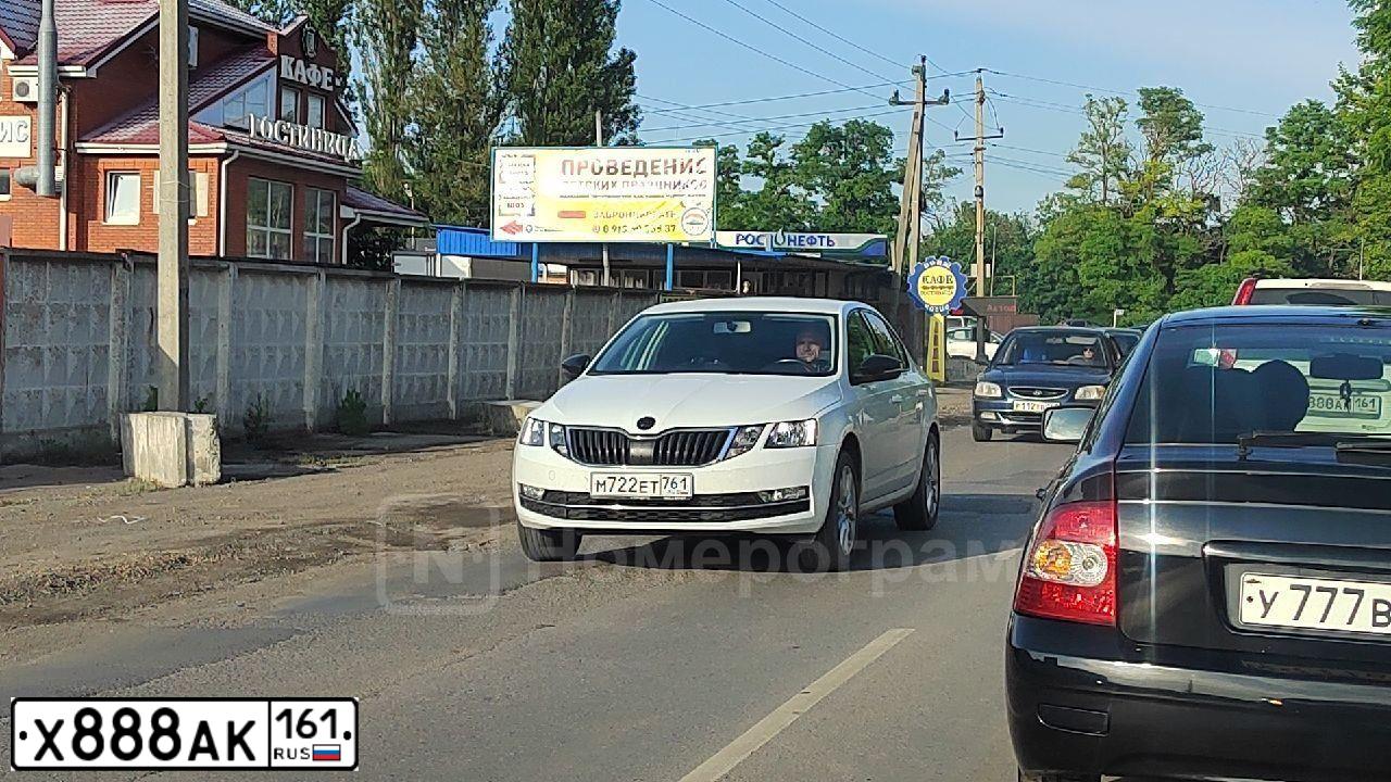 Фото автомобиля MINI I MINI, 2011 — госномер Х888АК161. Цвет: Красный