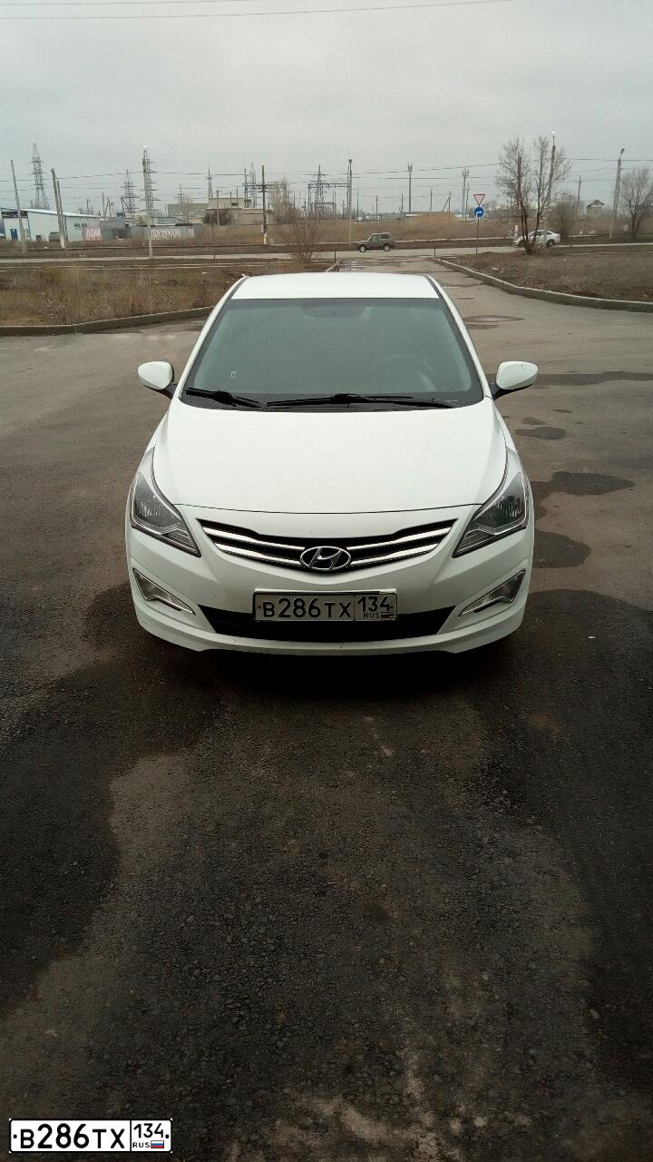 Фото автомобиля HYUNDAI SOLARIS, 2016 — госномер В286ТХ134. Цвет: БЕЛЫЙ