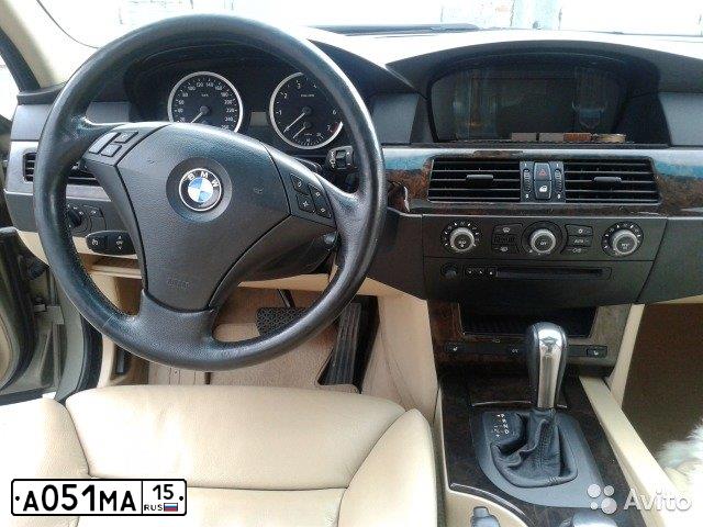 Фото автомобиля BMW SERIE 5, 2005 — госномер М797УР97. Цвет: ОЛИВКОВЫЙ