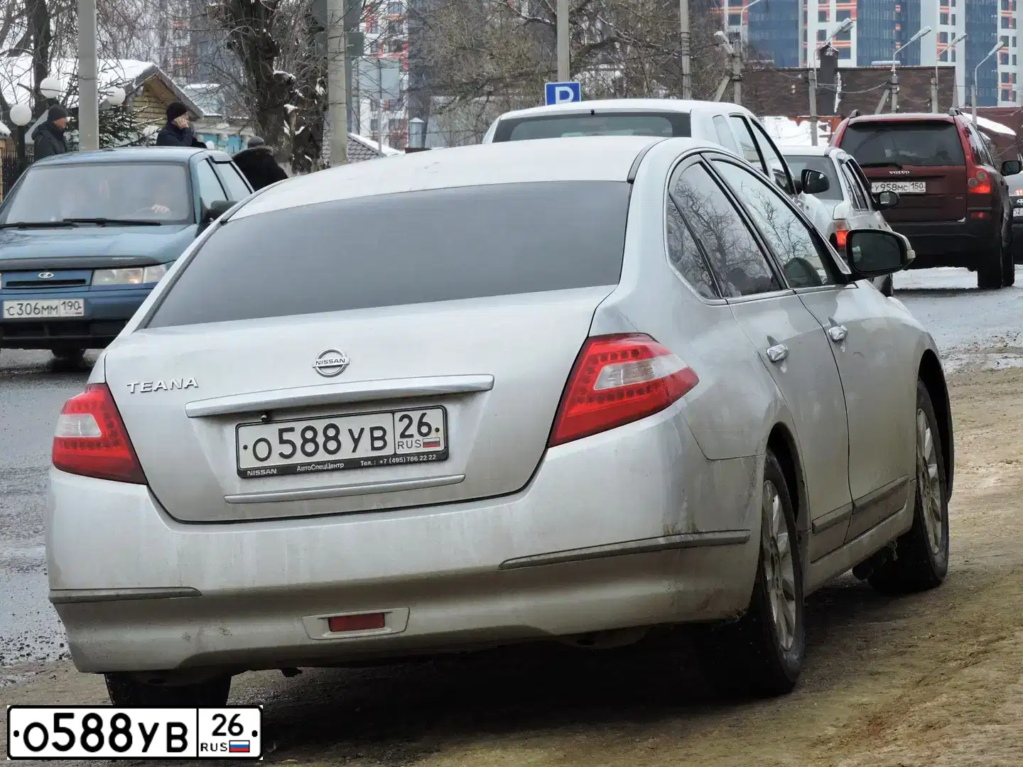 Фото автомобиля NISSAN TEANA, 2009 — госномер О588УВ26. Цвет: Серебристый