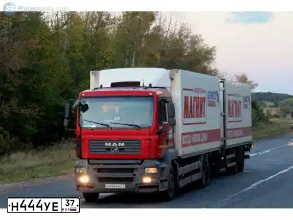 Фото автомобиля MAN TGA 26.XXX /6X2/, 2008 — госномер Н444УЕ37. Цвет: КРАСНО-БЕЛЫЙ