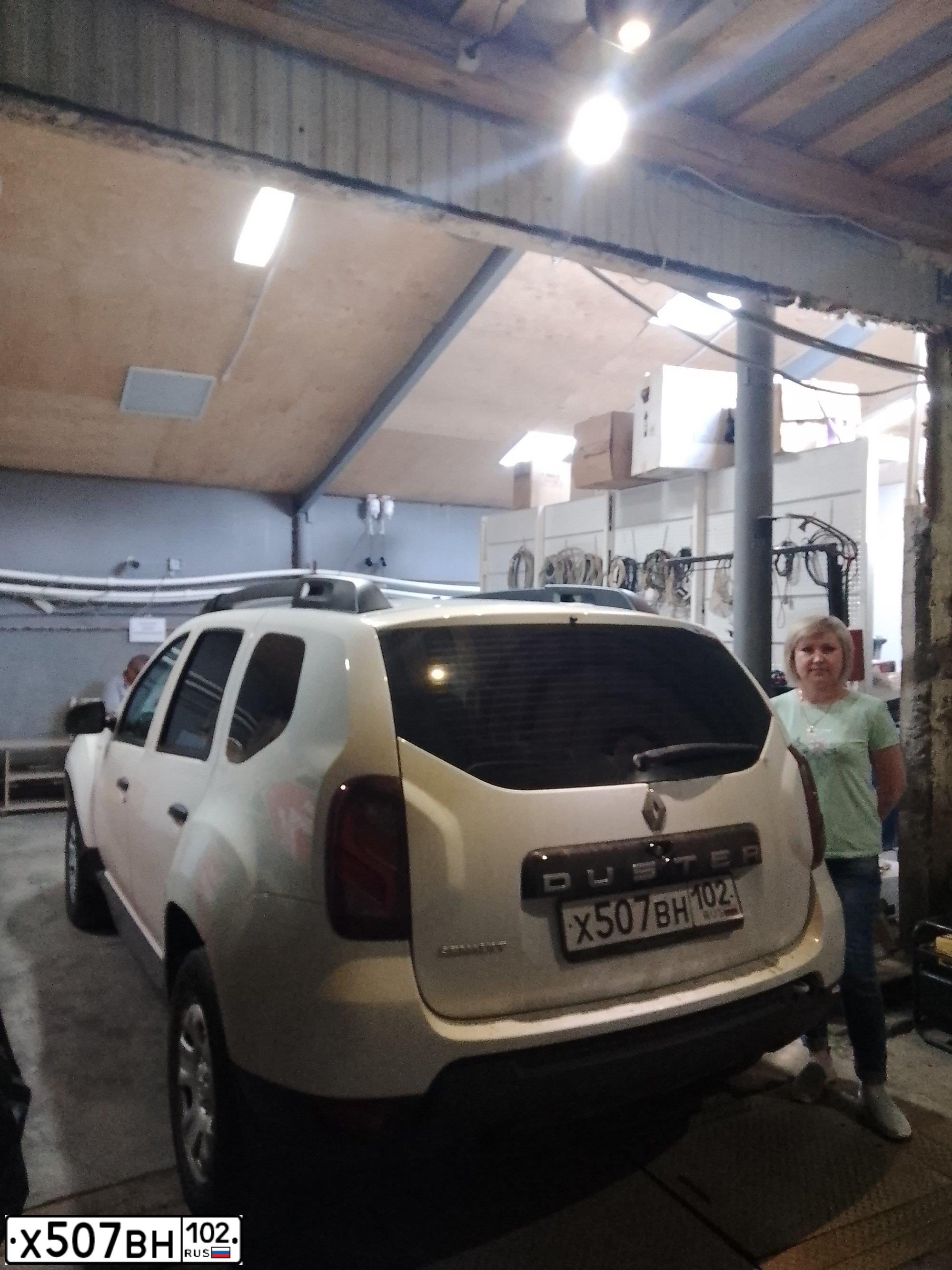 Фото автомобиля RENAULT DUSTER, 2018 — госномер Н287СС702. Цвет: БЕЛЫЙ