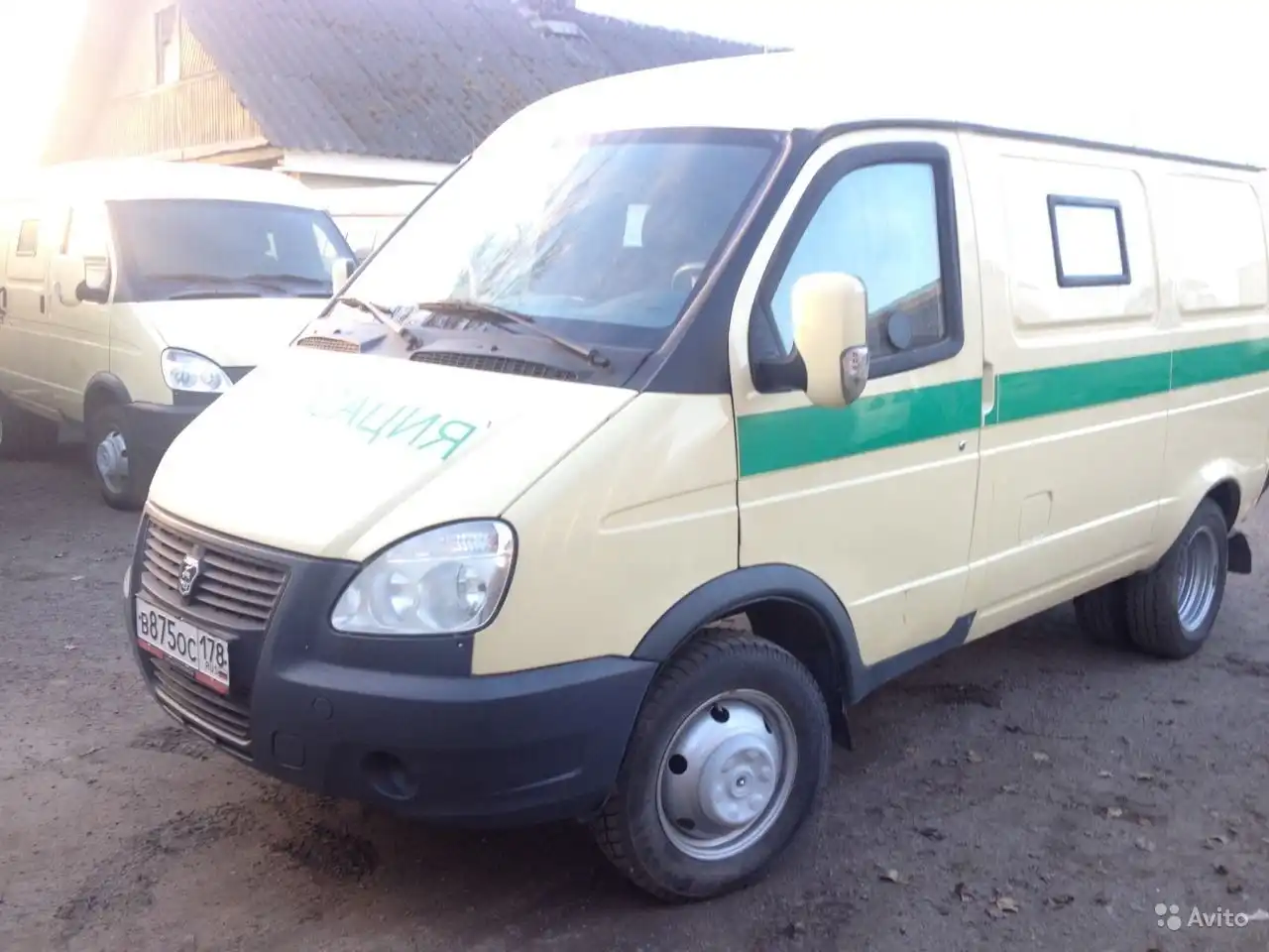 Фото автомобиля GAZ 2705 EL, 2012 — госномер У575РК178. Цвет: БЕЖЕВЫЙ