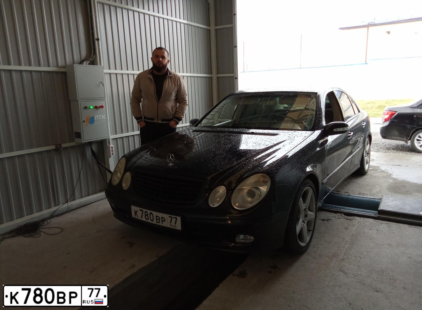 Фото автомобиля MERCEDES E-KLASSE, 2003 — госномер В751НК06. Цвет: ЧЕРНЫЙ