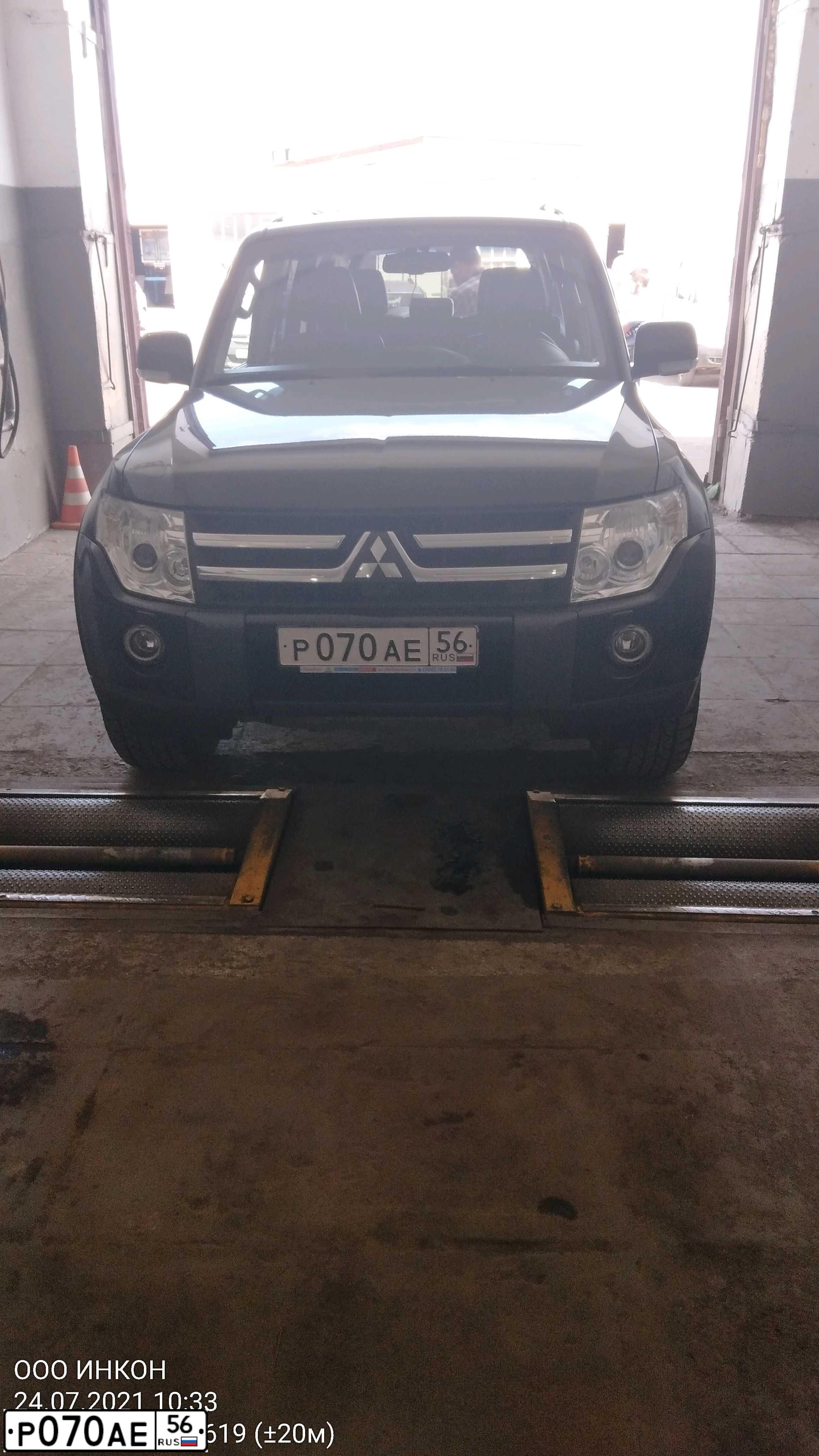 Фото автомобиля MITSUBISHI PAJERO, 2008 — госномер Р070АЕ56. Цвет: ЧЕРНЫЙ