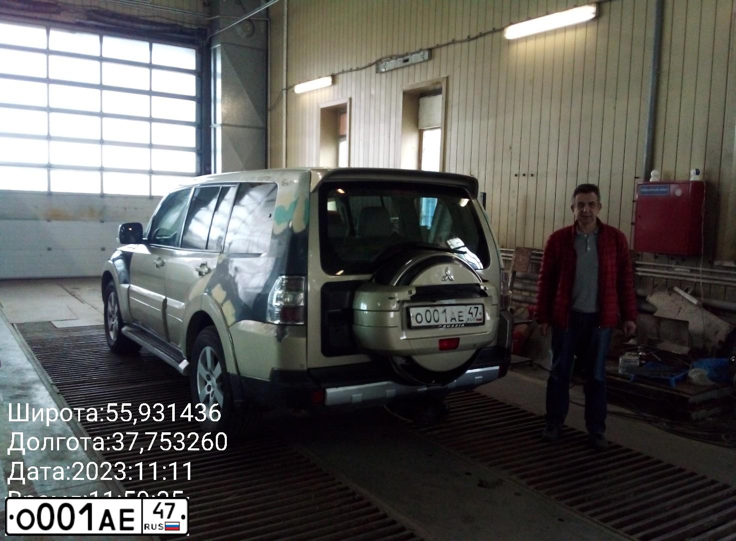 Фото автомобиля MITSUBISHI PAJERO, 2008 — госномер М001ЕХ199. Цвет: БЕЖЕВЫЙ