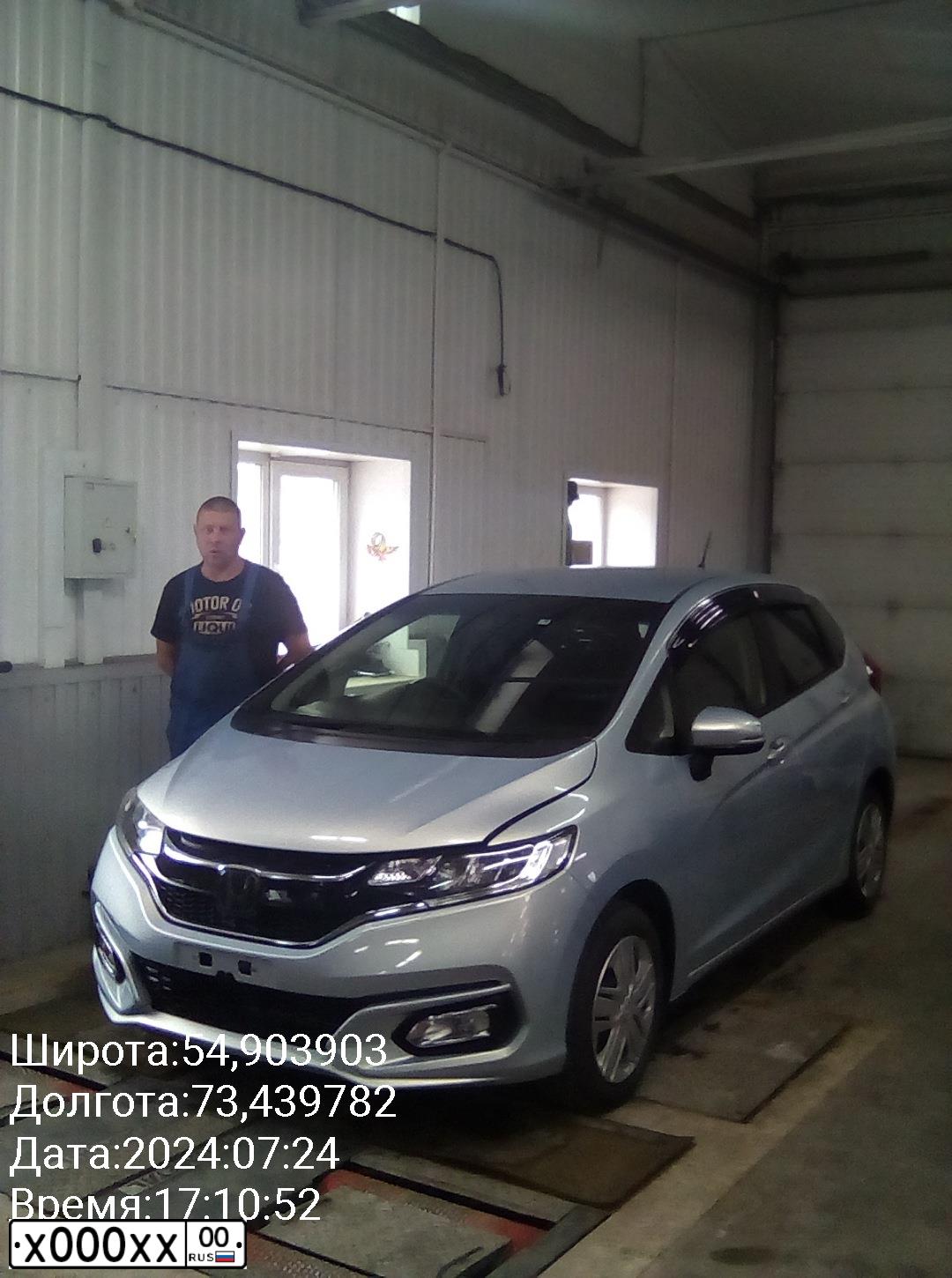 Фото автомобиля KIA CEE'D, 2015 — госномер Е996МХ136. Цвет: Серый