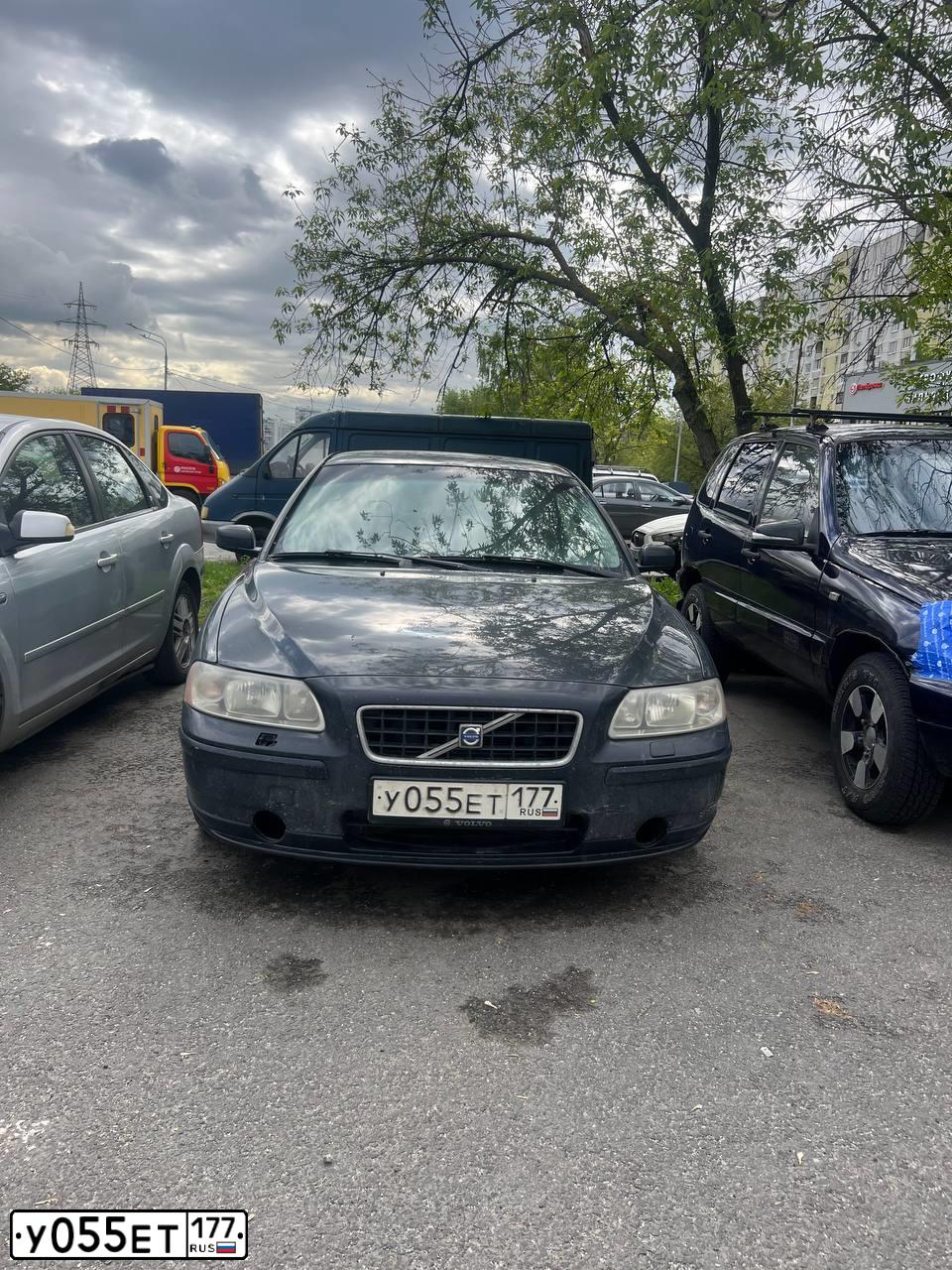 Фото автомобиля VOLVO S60, 2006 — госномер У055ЕТ177. Цвет: ЧЕРНЫЙ