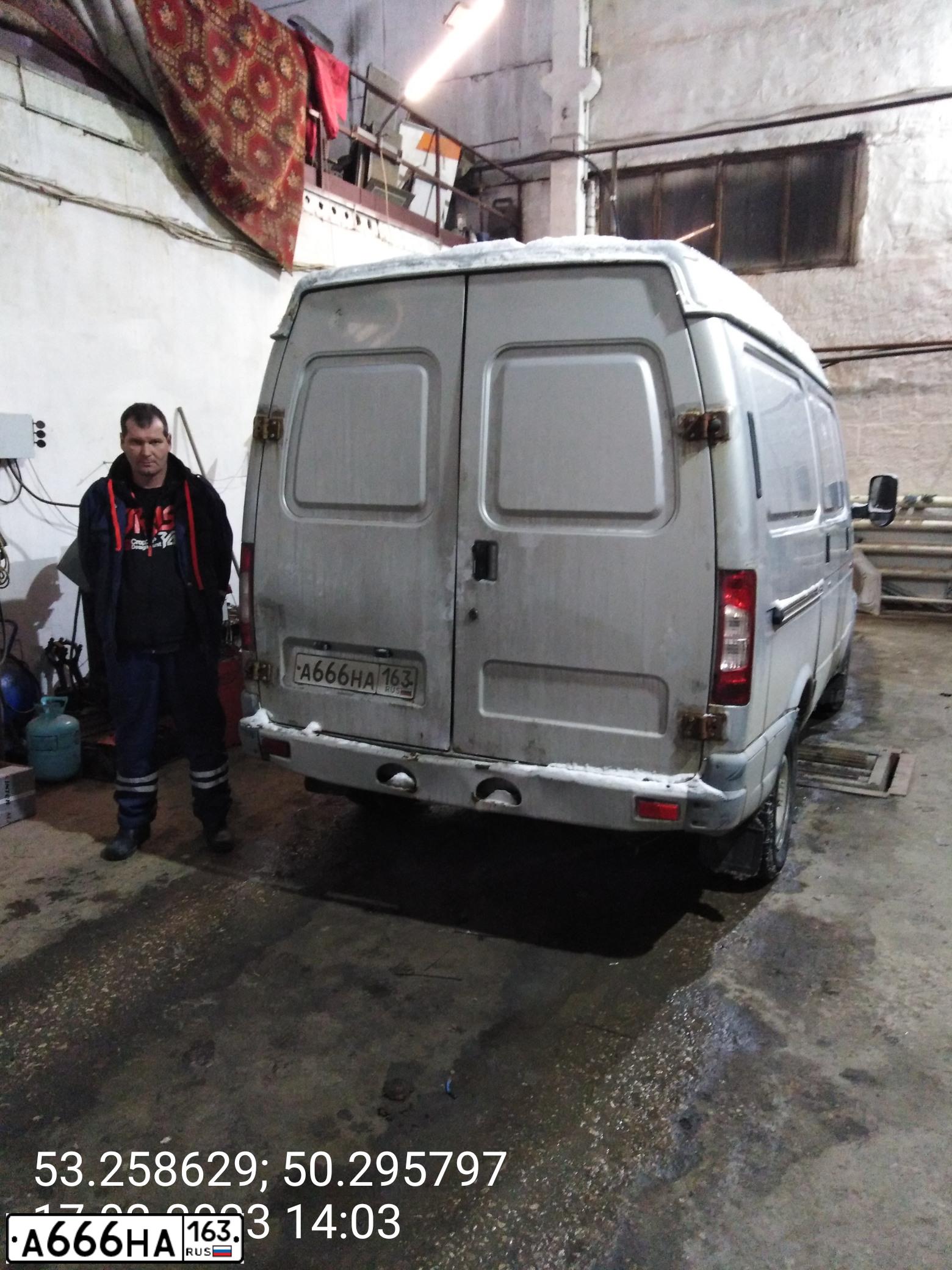 Фото автомобиля GAZ 2752, 2007 — госномер М092КЕ164. Цвет: Серебристый