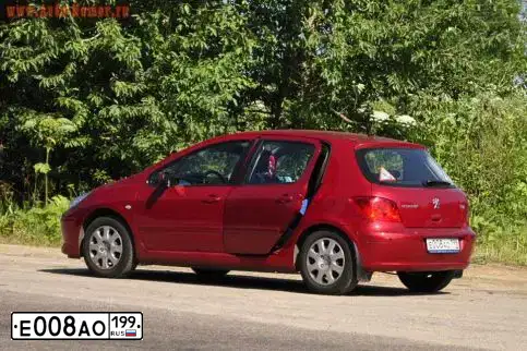 Фото автомобиля HYUNDAI IX35, 2010 — госномер Х628РУ33. Цвет: ТЕМНО-СЕРЫЙ