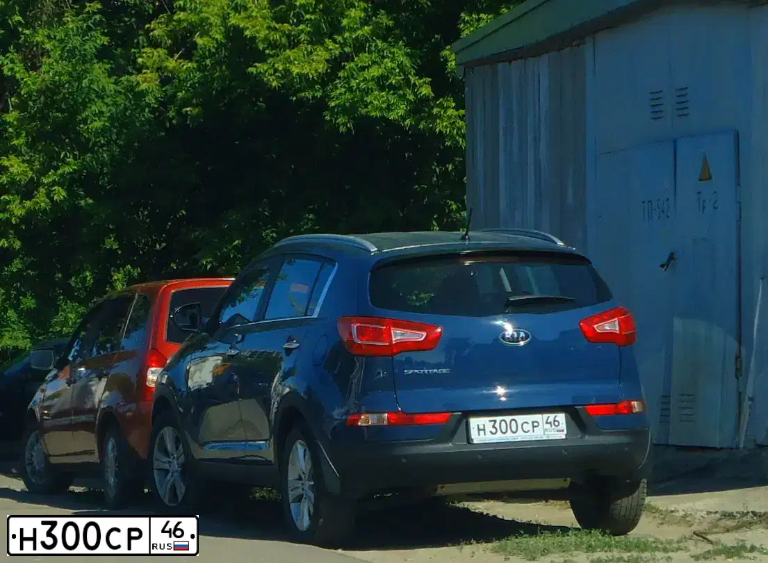Фото автомобиля KIA SPORTAGE, 2011 — госномер Н300СР46. Цвет: СИНИЙ