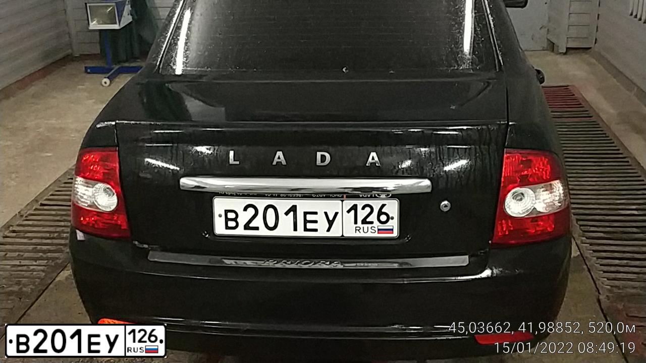 Фото автомобиля LADA 2170 PRIORA, 2016 — госномер Е626НЕ126. Цвет: ЧЕРНЫЙ