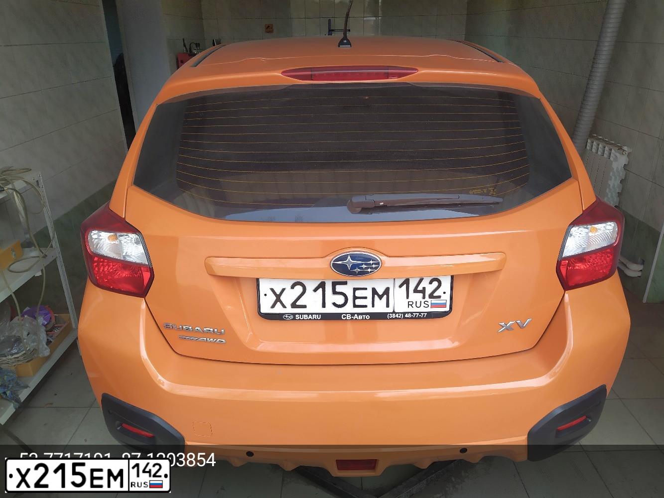 Фото автомобиля SUBARU IMPREZA, 2014 — госномер Х215ЕМ142. Цвет: ОРАНЖЕВЫЙ