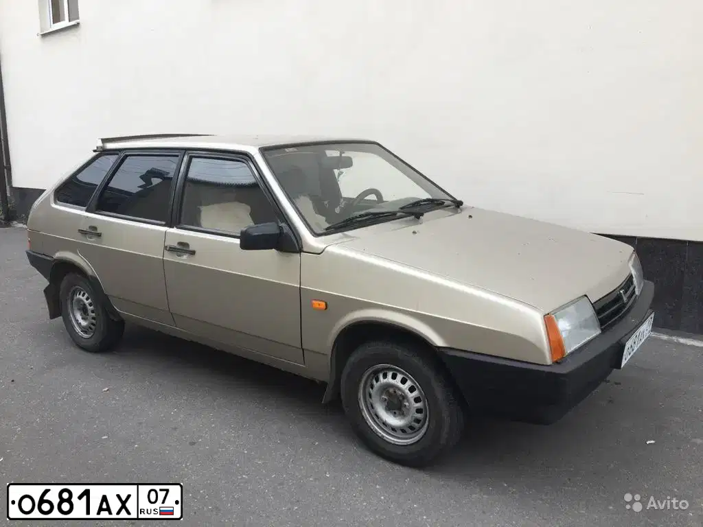 Фото автомобиля LADA 2109 SAMARA, 2001 — госномер О681АХ07. Цвет: Серебристо-золотой