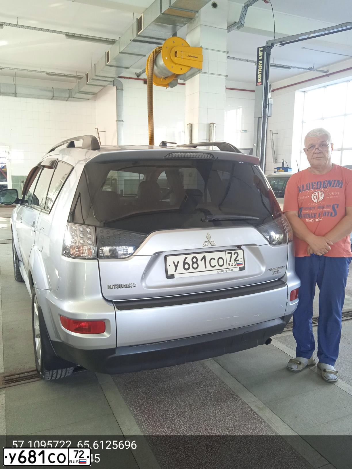 Фото автомобиля MITSUBISHI OUTLANDER, 2011 — госномер Т004НА72. Цвет: СЕРЕБРИСТЫЙ