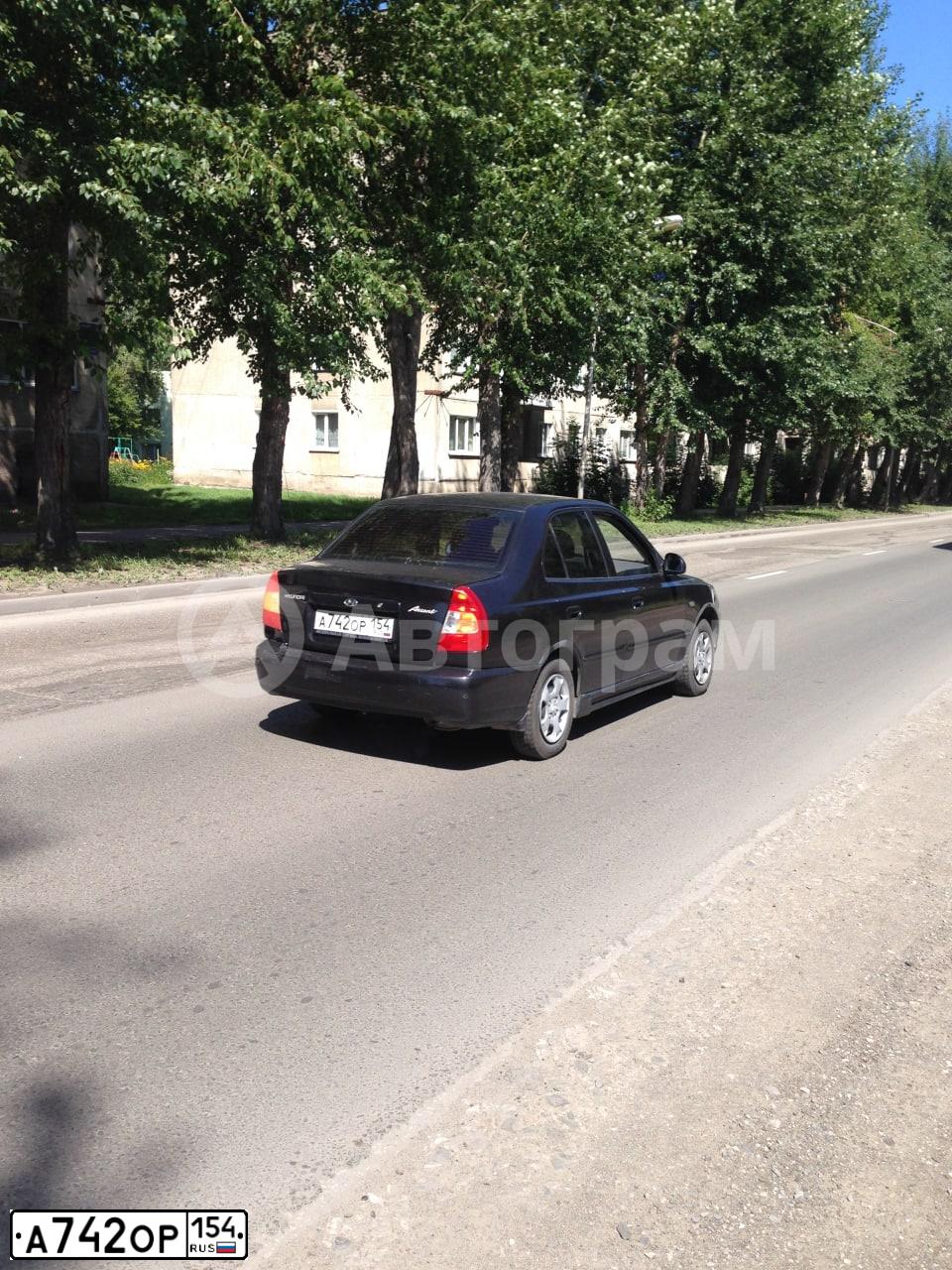 Фото автомобиля TAGAZ ACCENT, 2005 — госномер А742ОР154. Цвет: ЧЕРНЫЙ