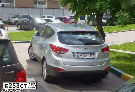 Фото автомобиля HYUNDAI IX35, 2011 — госномер Е253СТ197. Цвет: Серый