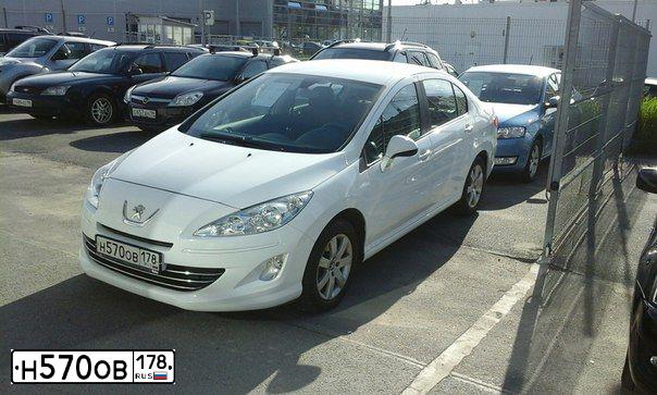 Фото автомобиля PEUGEOT 408, 2012 — госномер Н570ОВ178. Цвет: Белый