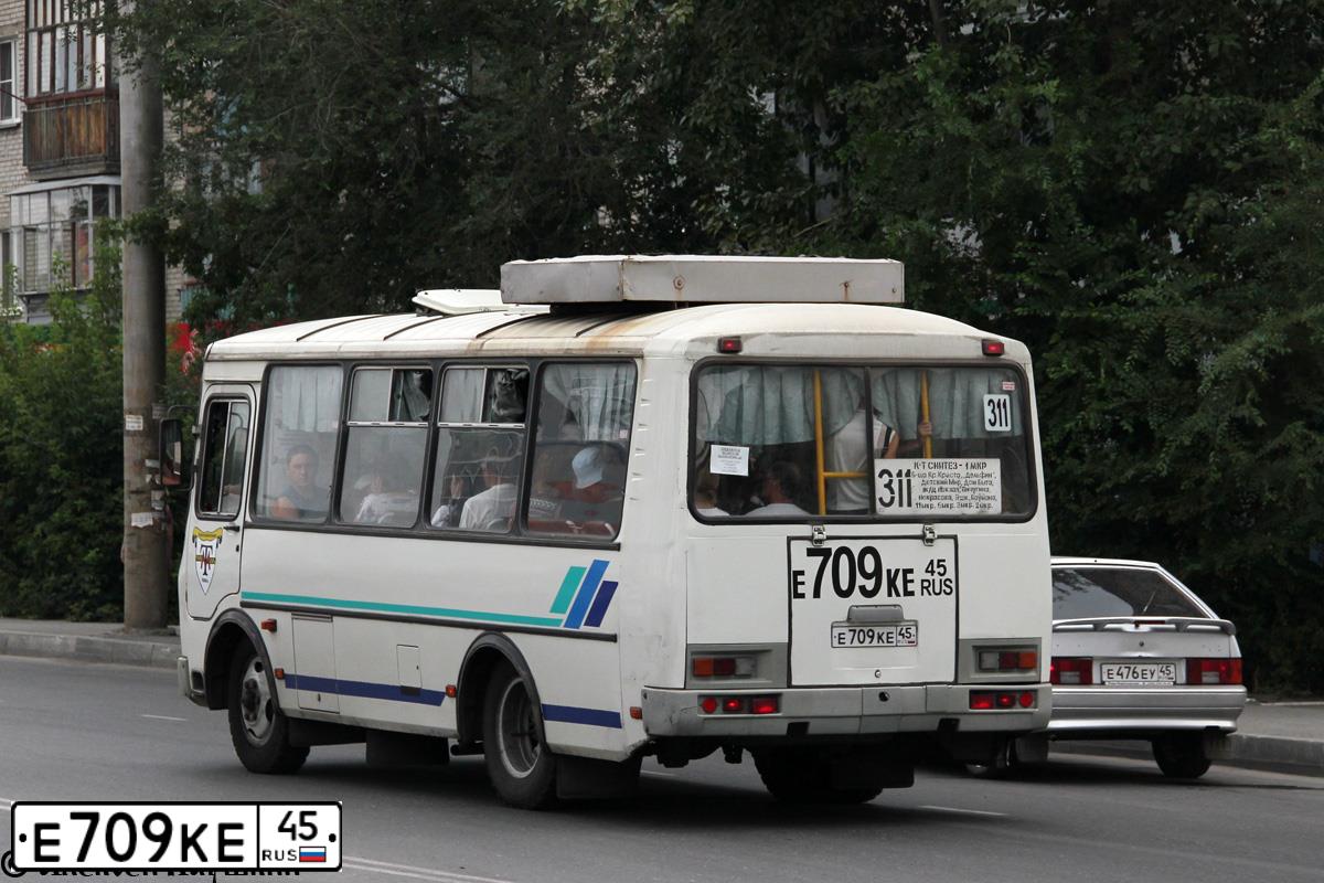 Фото автомобиля PAZ 3205, 2009 — госномер Е709КЕ45. Цвет: Белый