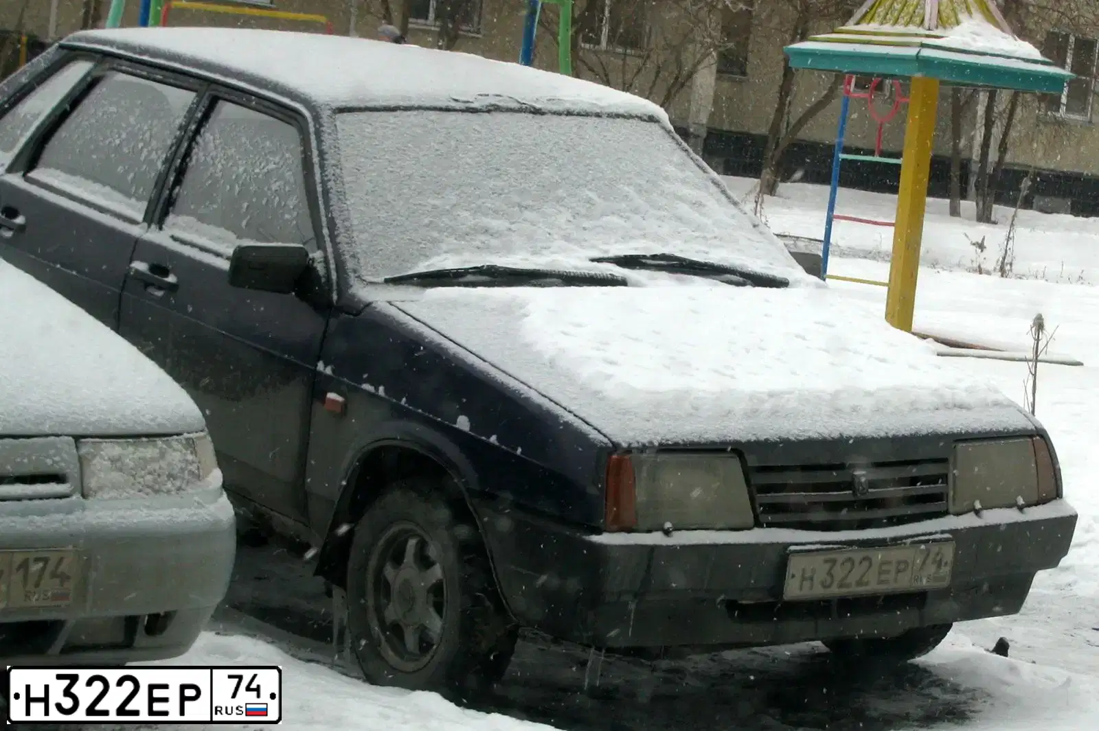 Фото автомобиля LADA 2109 SAMARA, 1999 — госномер Н322ЕР74. Цвет: СИНИЙ