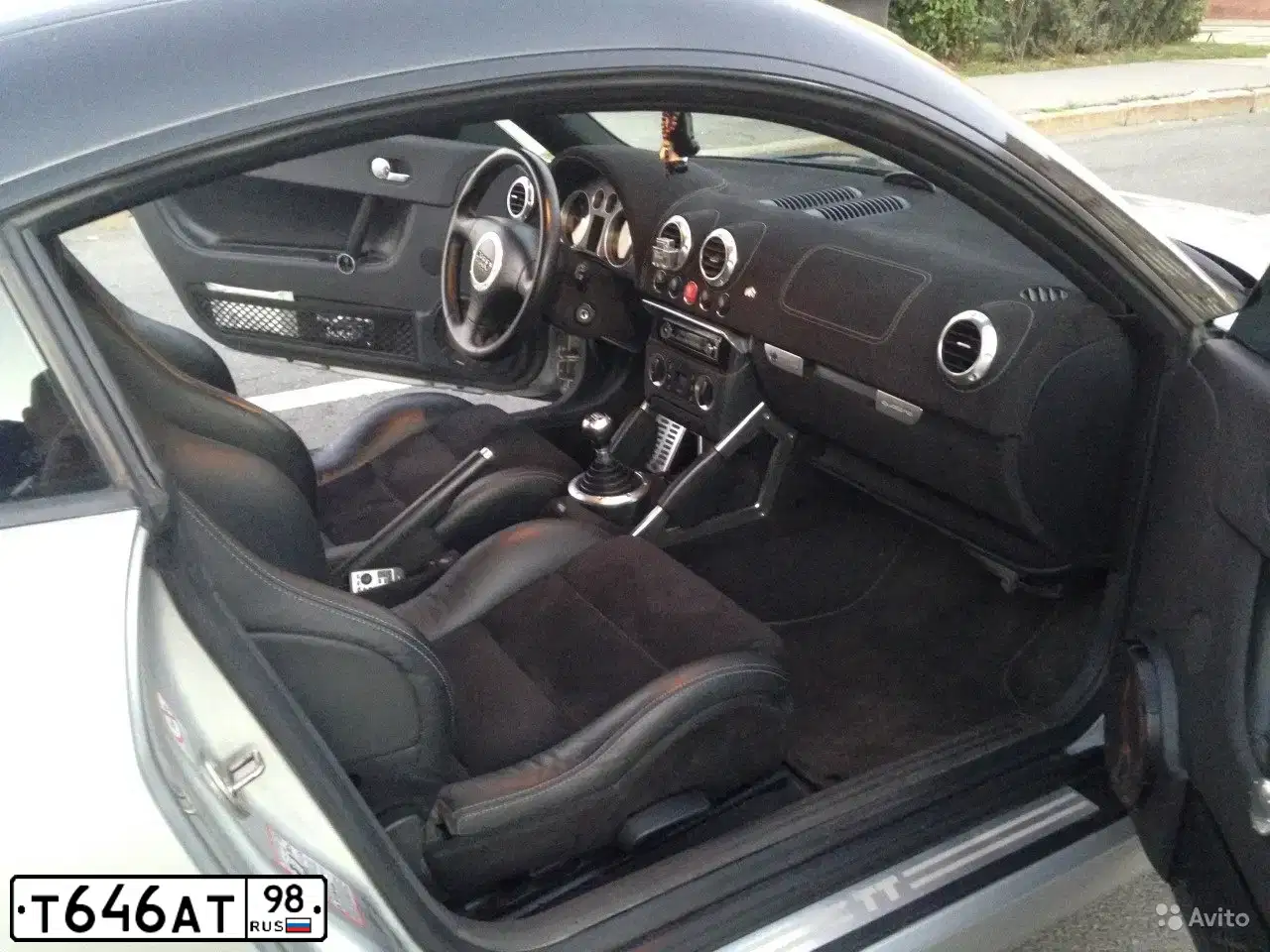 Фото автомобиля AUDI TT, 2001 — госномер Т646АТ98. Цвет: Серебристый