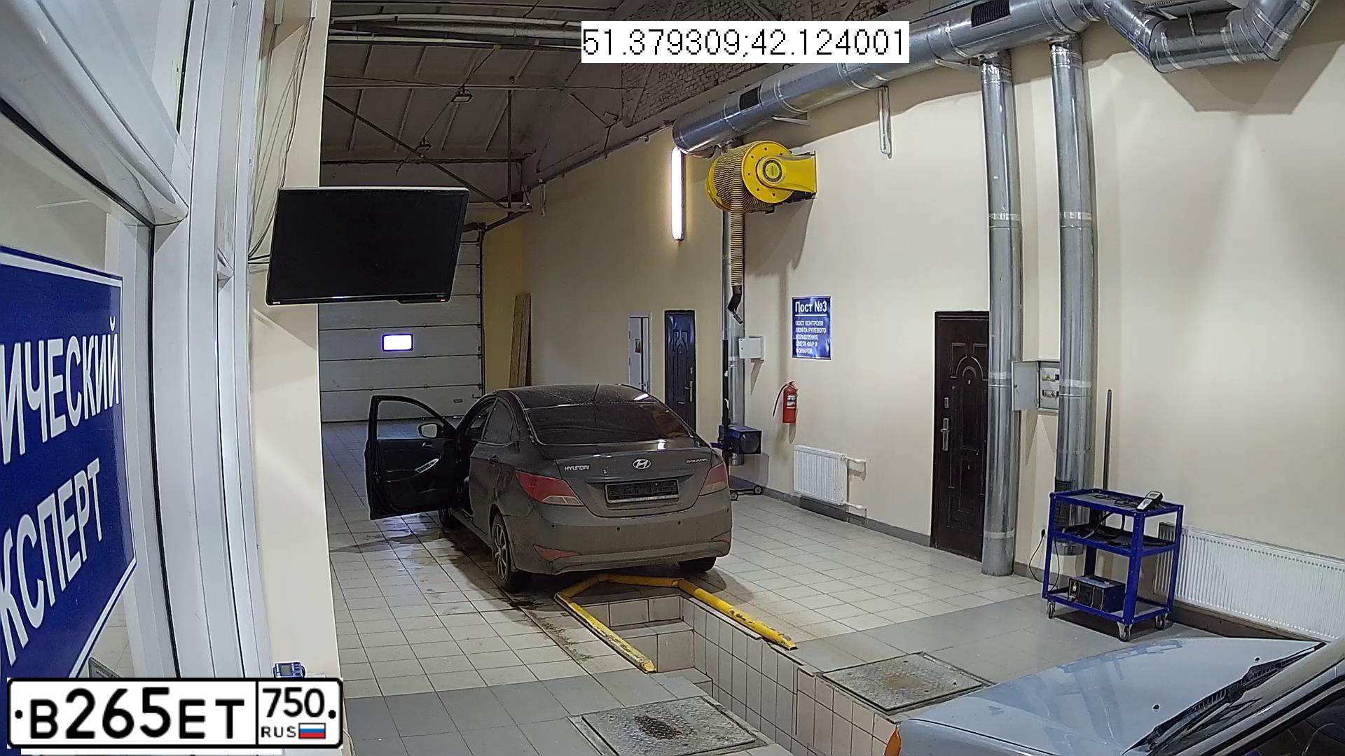 Фото автомобиля HYUNDAI SOLARIS, 2014 — госномер В265ЕТ750. Цвет: ЧЕРНЫЙ