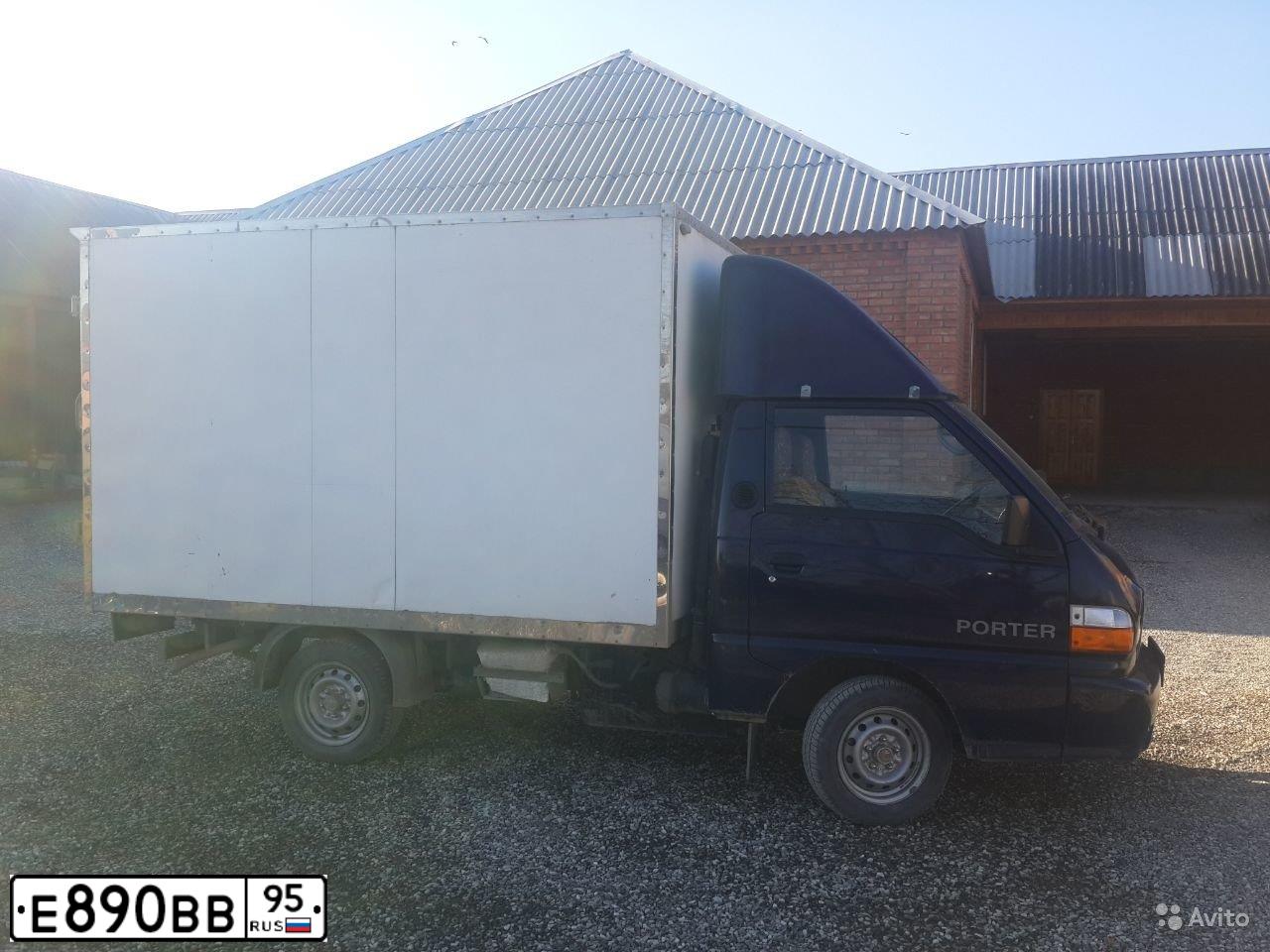 Фото автомобиля HYUNDAI PORTER, 2007 — госномер Е890ВВ95. Цвет: синий