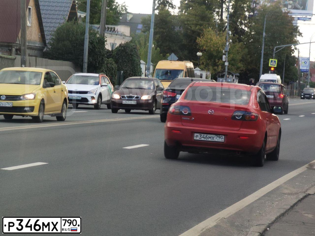 Фото автомобиля MAZDA 3, 2005 — госномер М475УС40. Цвет: Красный