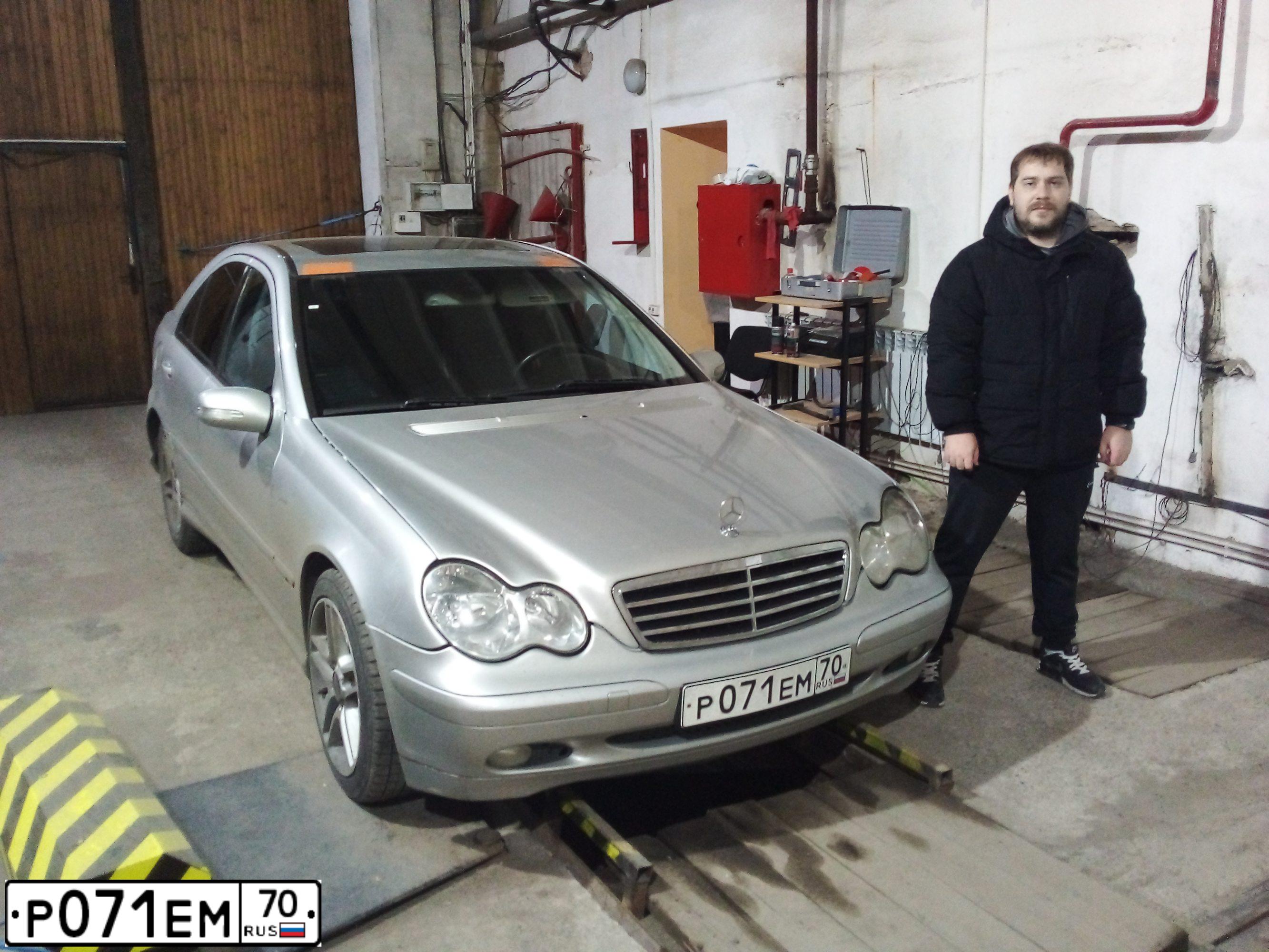Фото автомобиля MERCEDES-BENZ C230, 2004 — госномер Р754ТВ124. Цвет: СЕРЕБРИСТЫЙ